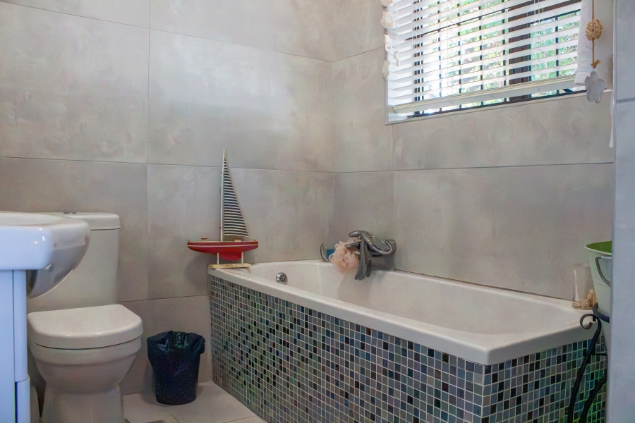 3 Bedroom Property for Sale in De Kelders Western Cape